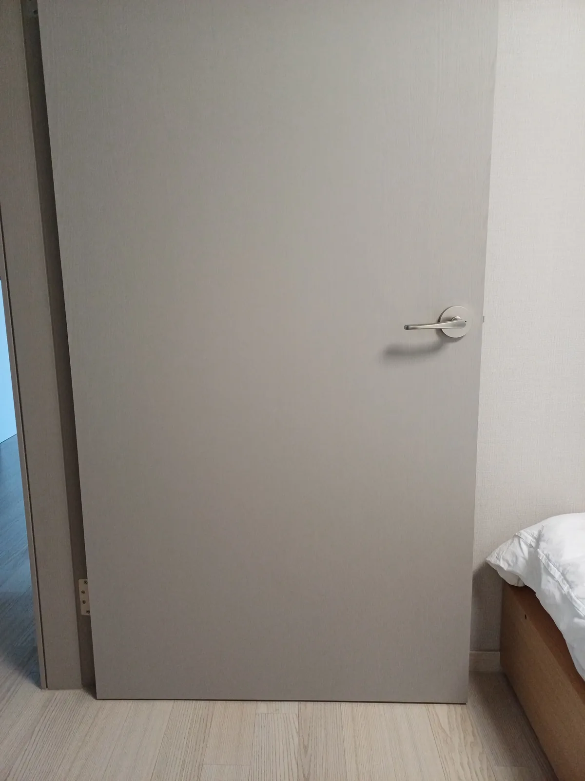 필름으로 감쪽같이 마감한 문